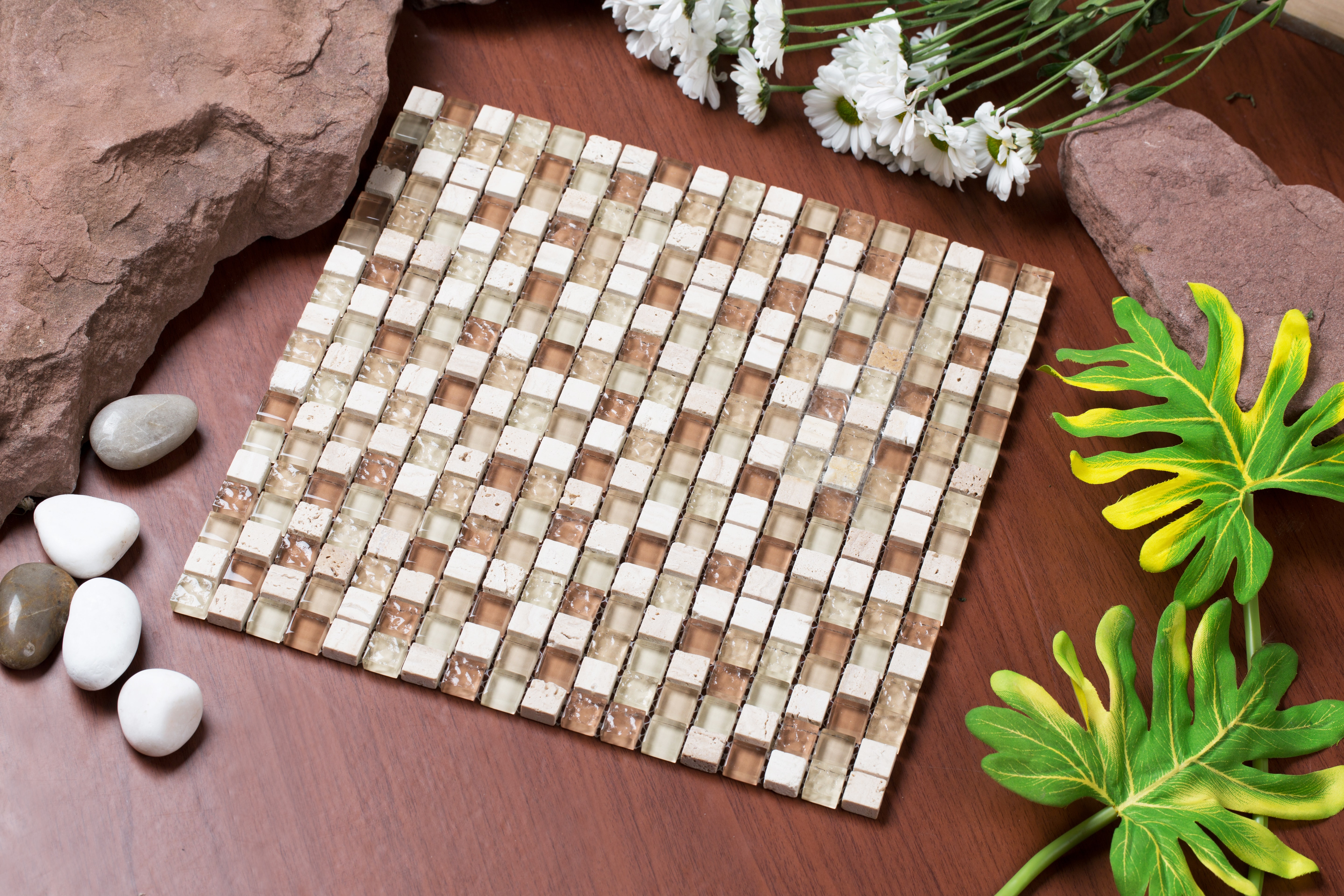 Varying beige, brown, and tan iced glass with travertine stone / 0.5"x0.5" Mesh Pess Series 0