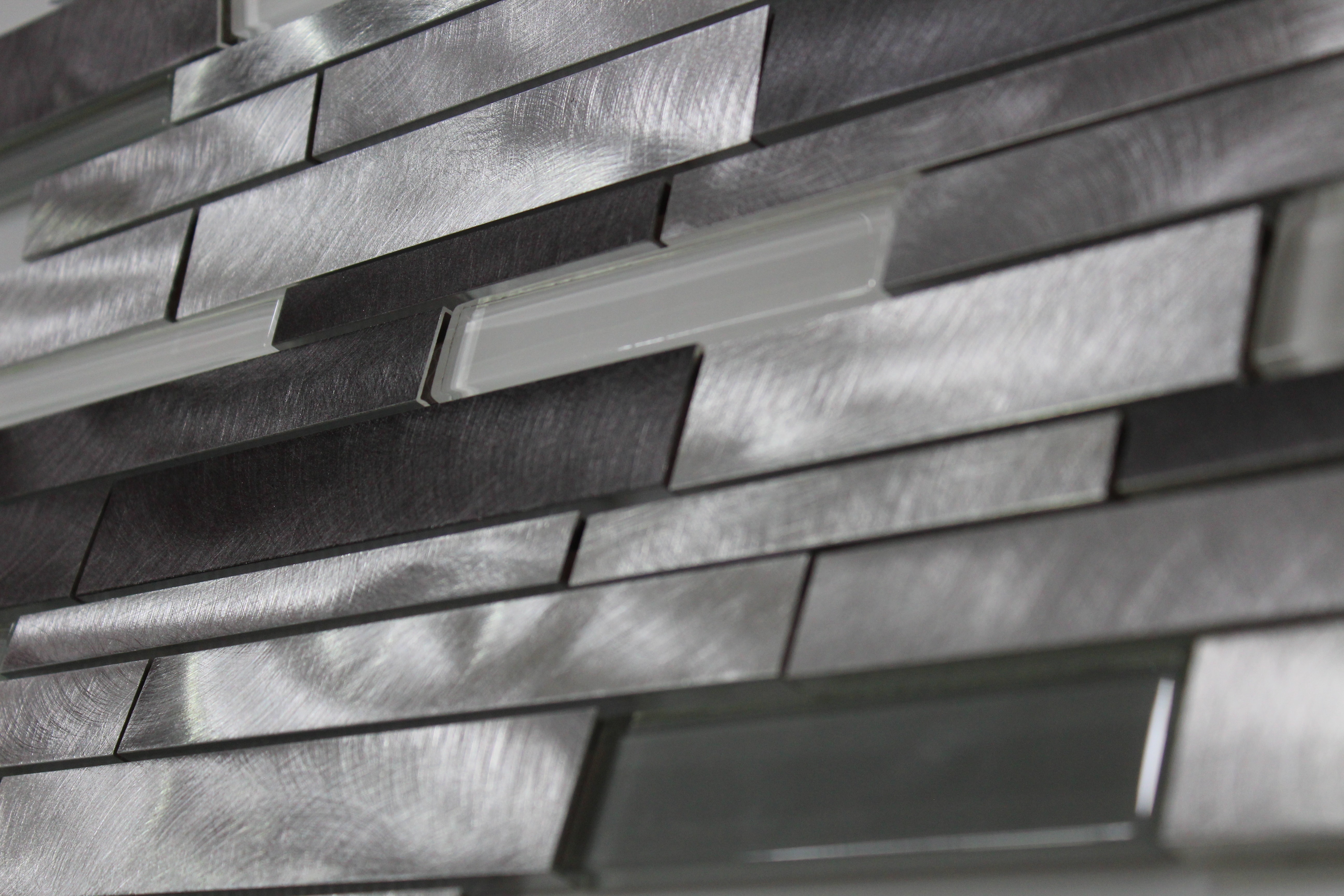 Glass Mosaic / 14 x 12 x 0.31 inches / Glossy Interlocking Random Sized Glass & Aluminum Mosaic Tile In Gray 0