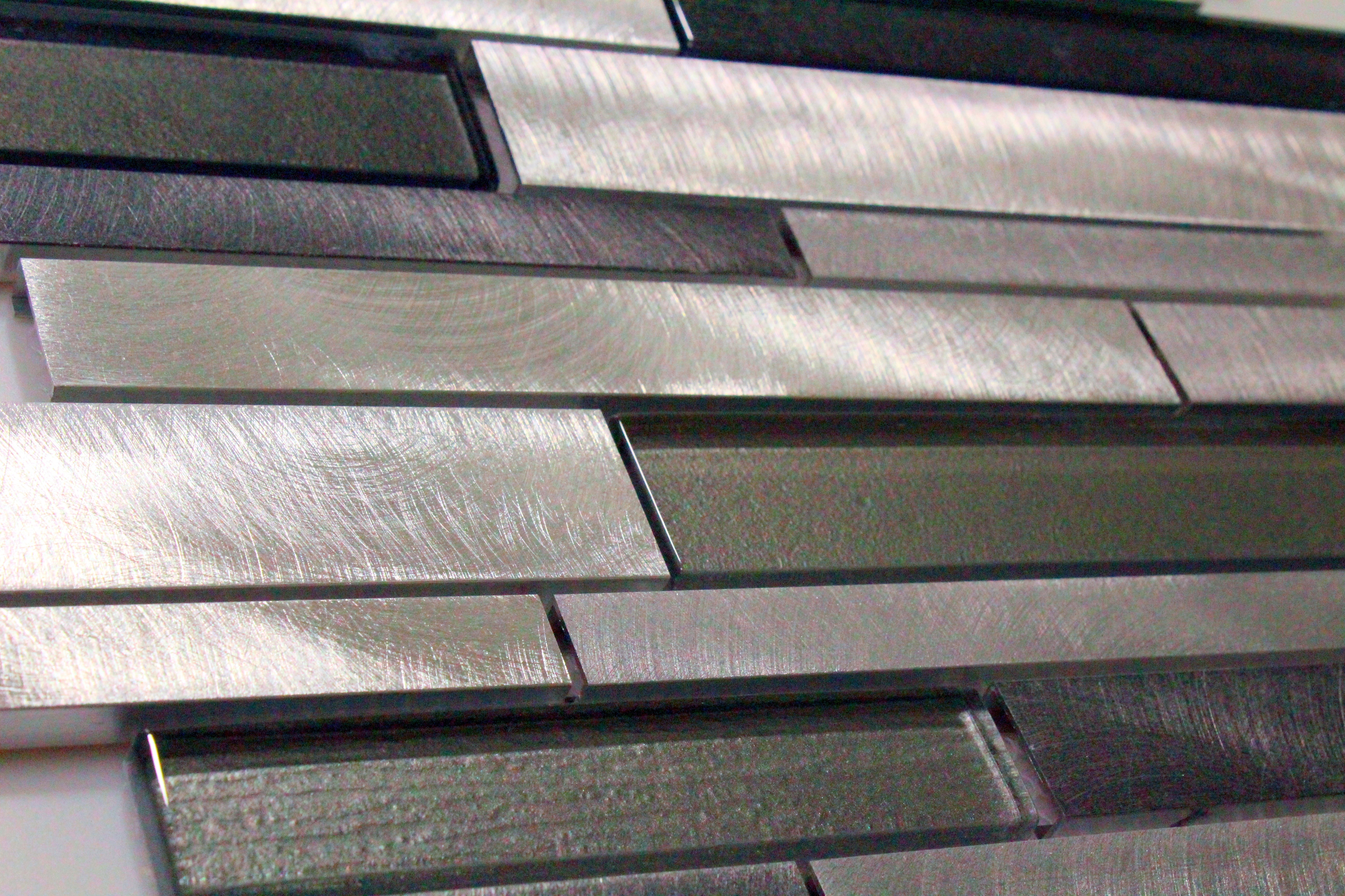 Glass Mosaic / 14 x 12 x 0.31 inches / Glossy Interlocking Random Sized Glass & Aluminum Mosaic Tile Foil Back Gray 0