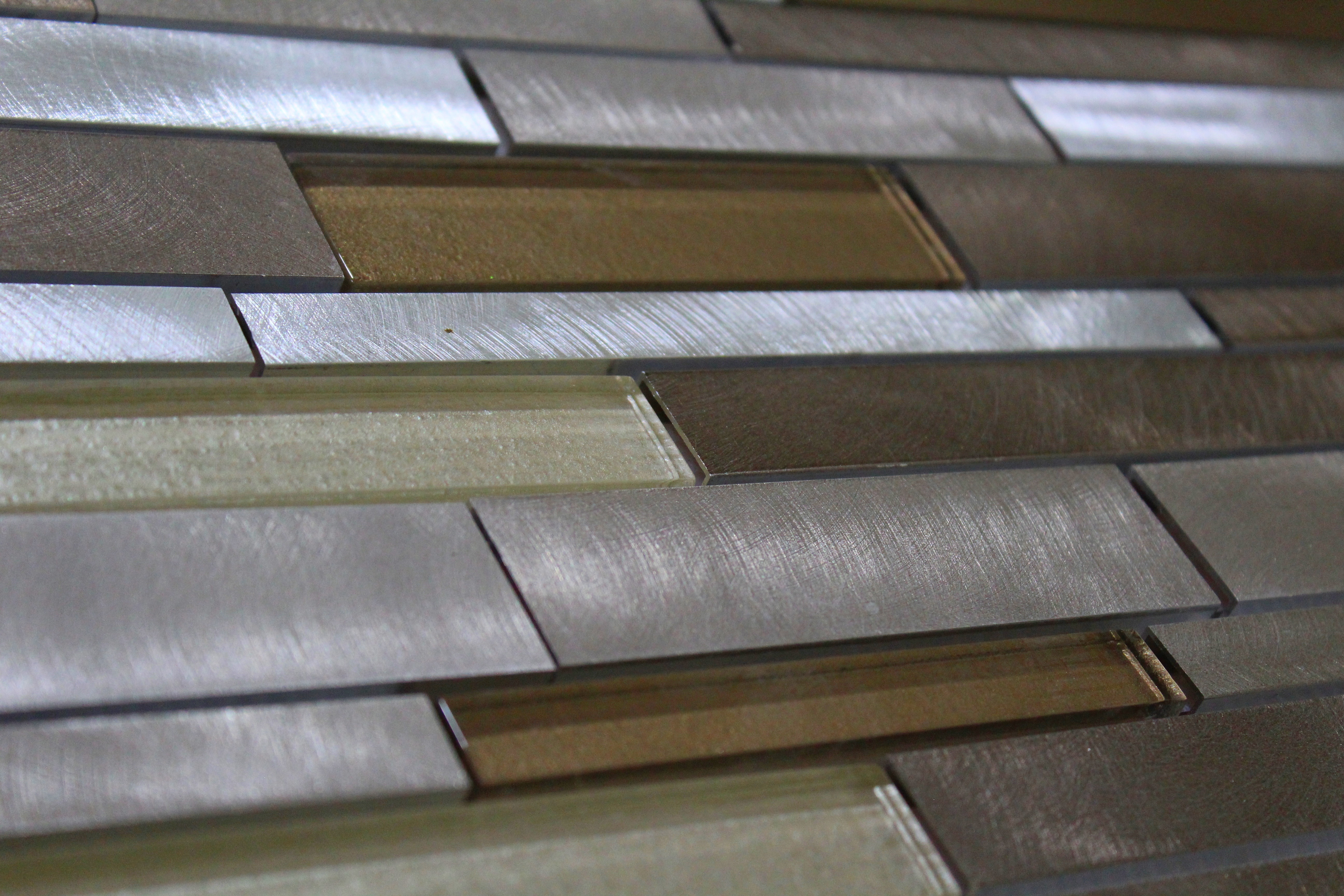 Glass Mosaic / 14 x 12 x 0.31 inches / Glossy Interlocking Random Sized Glass & Aluminum Mosaic Tile In Earth 0